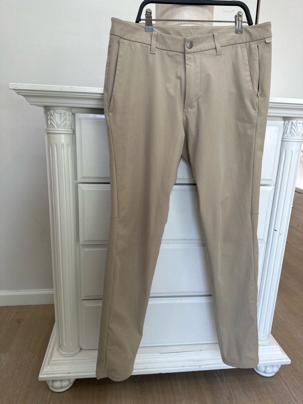 LULULEMON PERFORMANCE PANTS ✨
Size 34 • Beige / Sand color